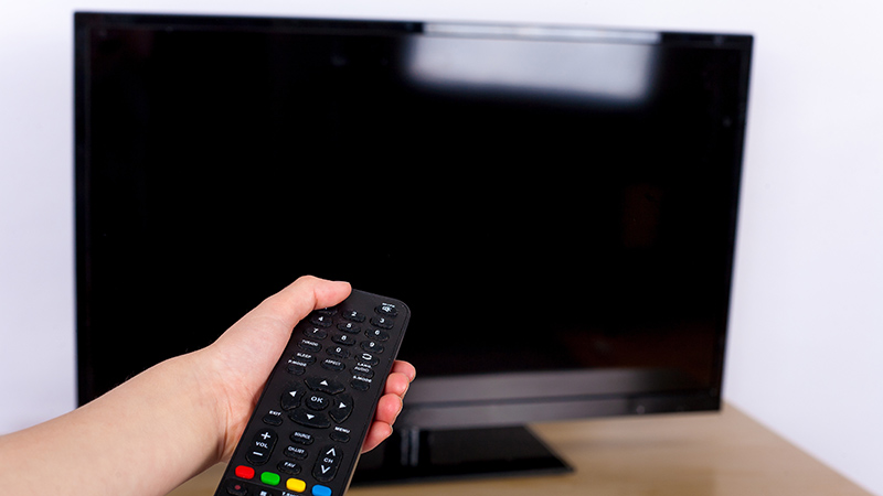 televisor y mando a distancia